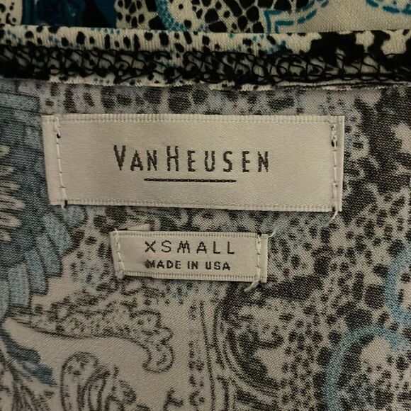 Van Heusen Short Sleeve Paisley Print Knotted Neckline Top - Picture 7 of 9